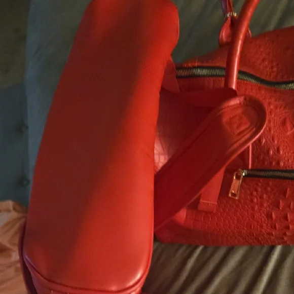 Elegant Red Travel Bag Set By Tote And Carry - Picture 12 of 16